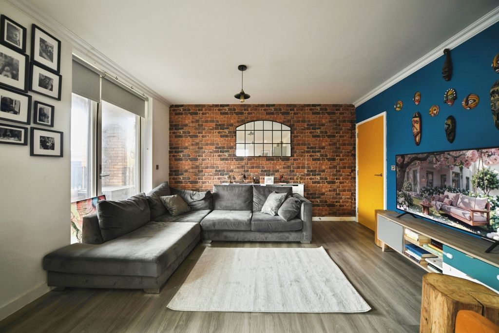 Property photo 1 of 31 Pbox-Img.Jpg