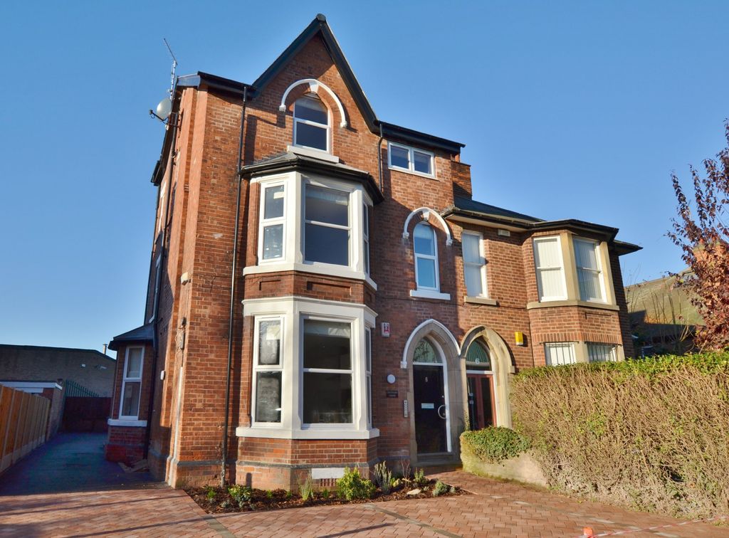 Property photo 1 of 8 Photo 01