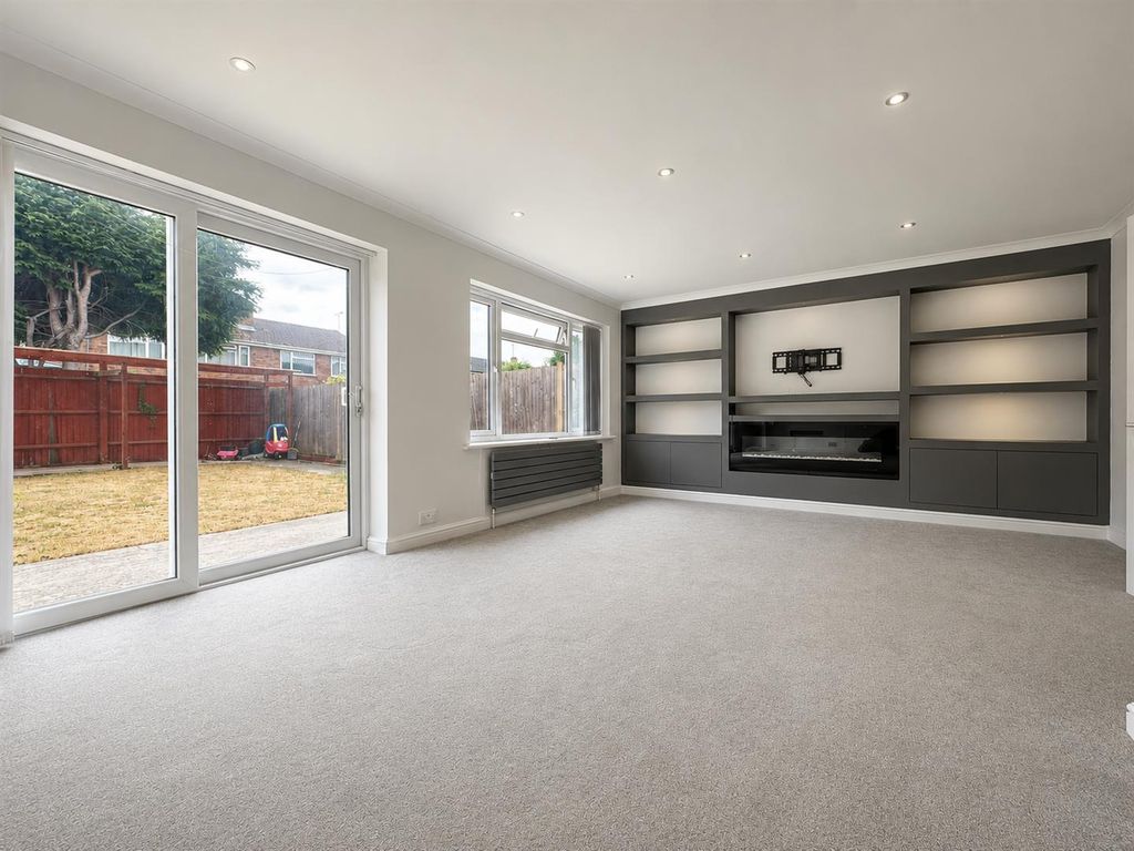 Property photo 2 of 10 Living Room.Png