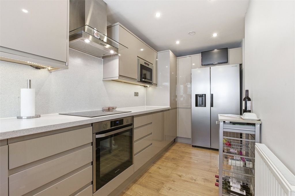 Property photo 3 of 19 Kitchen