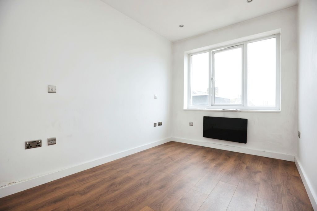 Property photo 2 of 12 Image