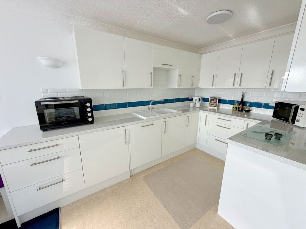 Property photo 2 of 26