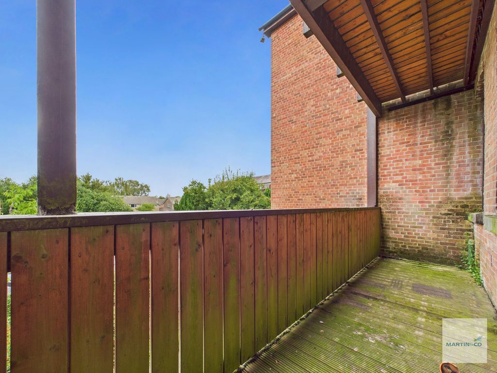 Property photo 3 of 12 Cam03394G0-Pr0351-Still007