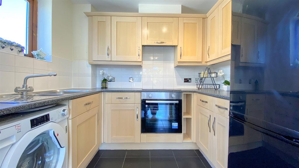 Property photo 3 of 13 Kitch1F.Jpg