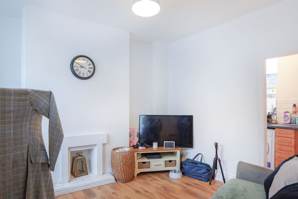 Property photo 2 of 17