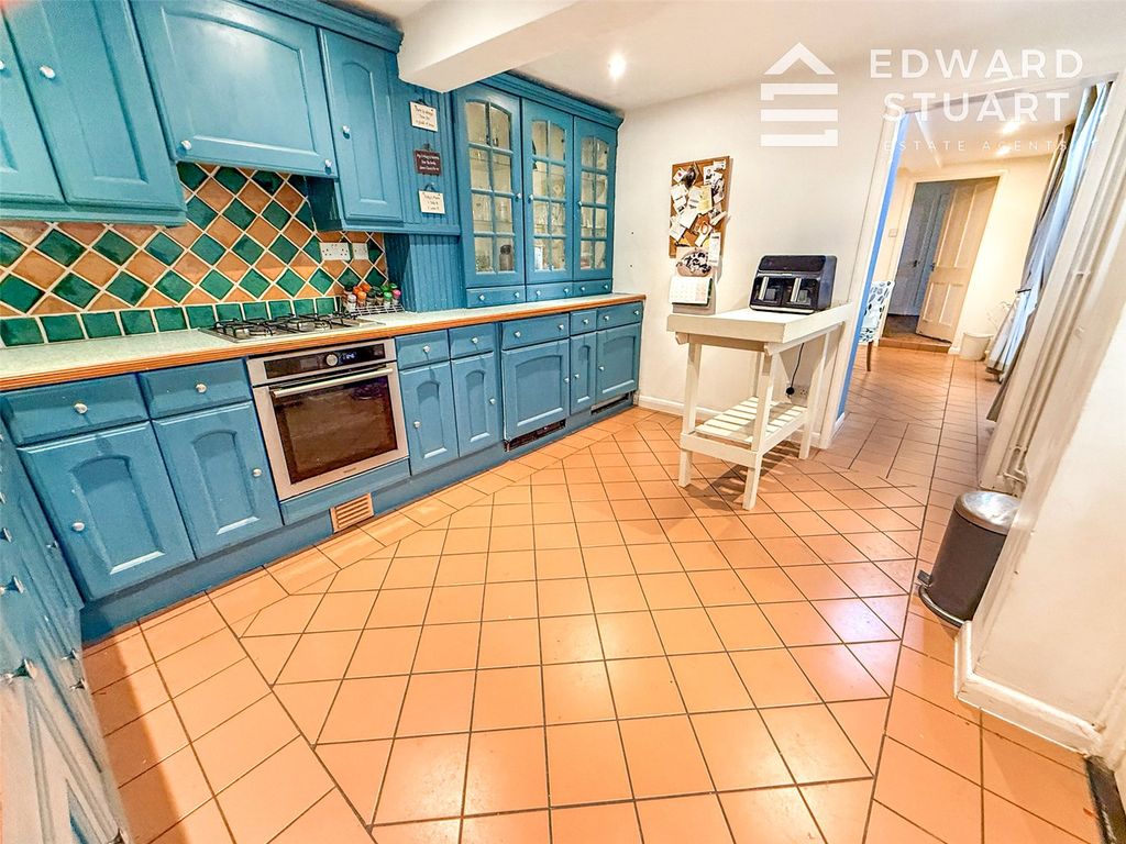 Property photo 2 of 17 Picture No. 11