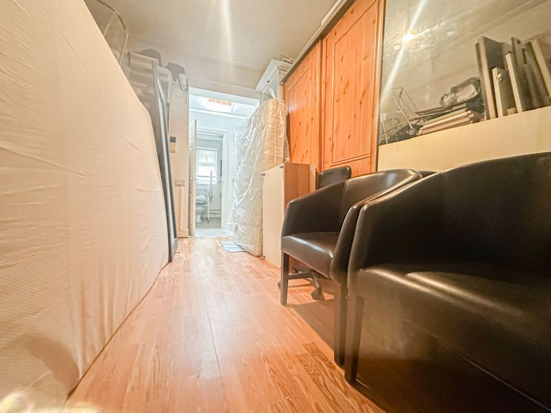 Property photo 3 of 12 Photo 6