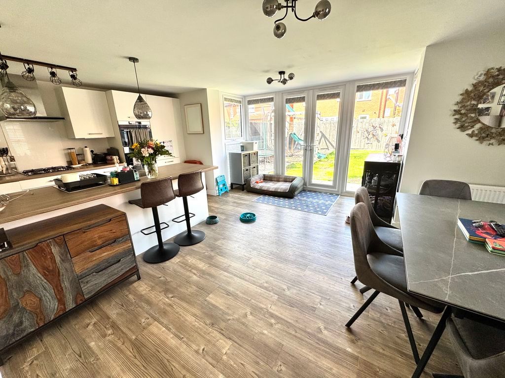 Property photo 3 of 15 Photo 11