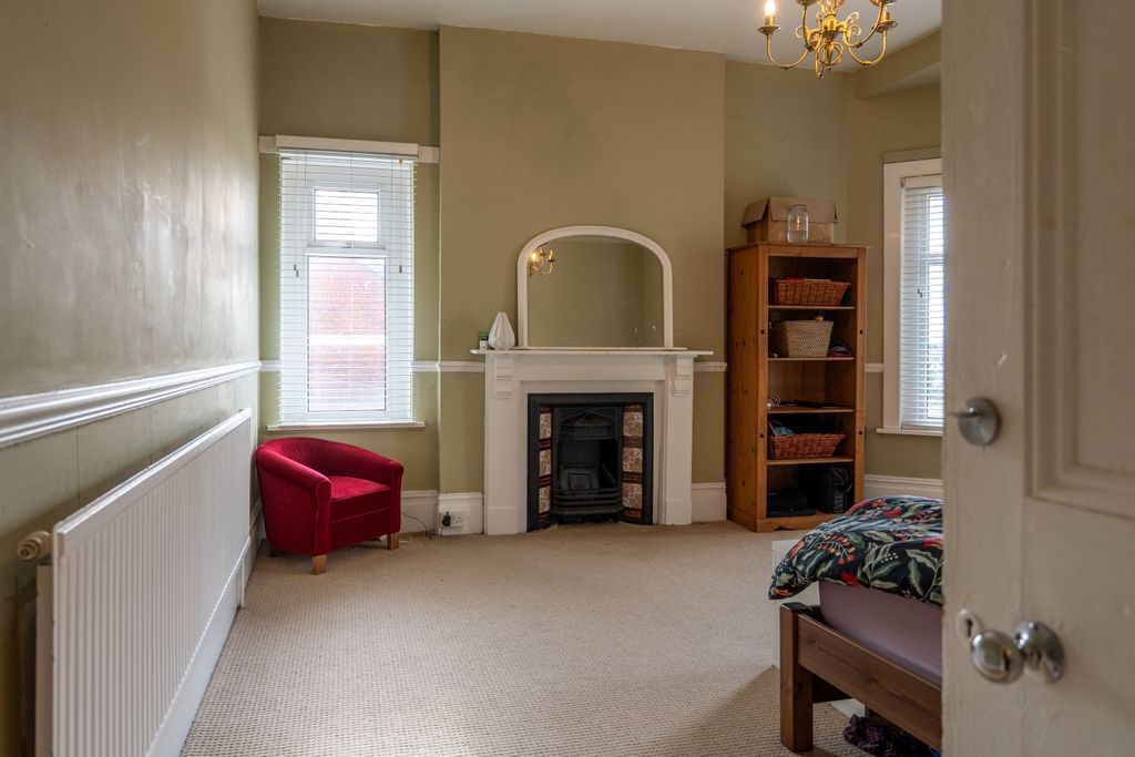 Property photo 3 of 31 Waterloo Road-27