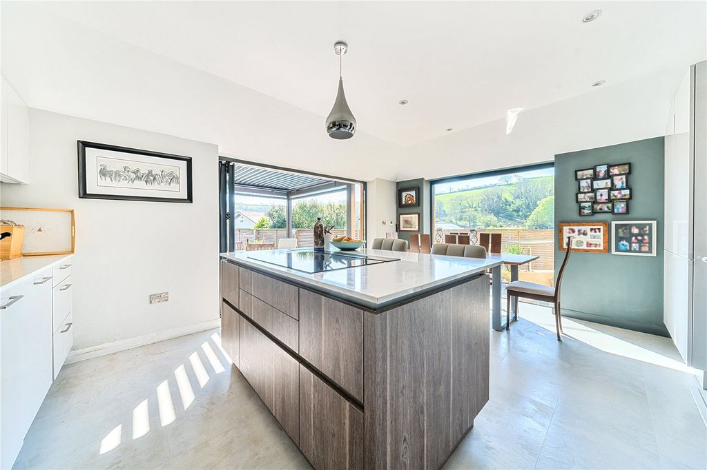 Property photo 2 of 19 Img