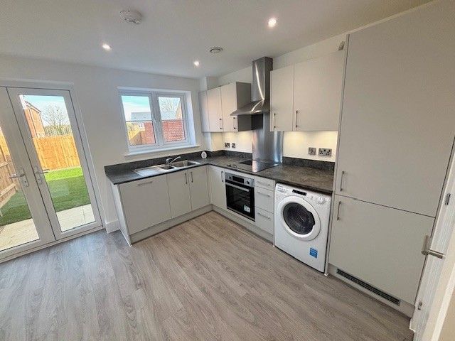 Property photo 3 of 9 Kitchen