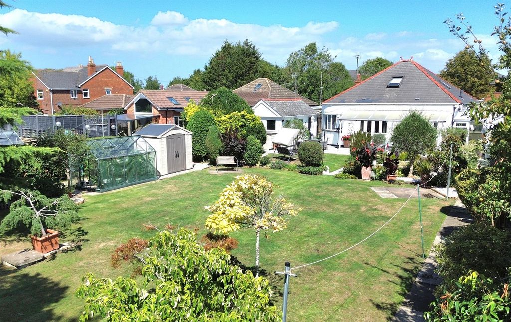Property photo 2 of 22