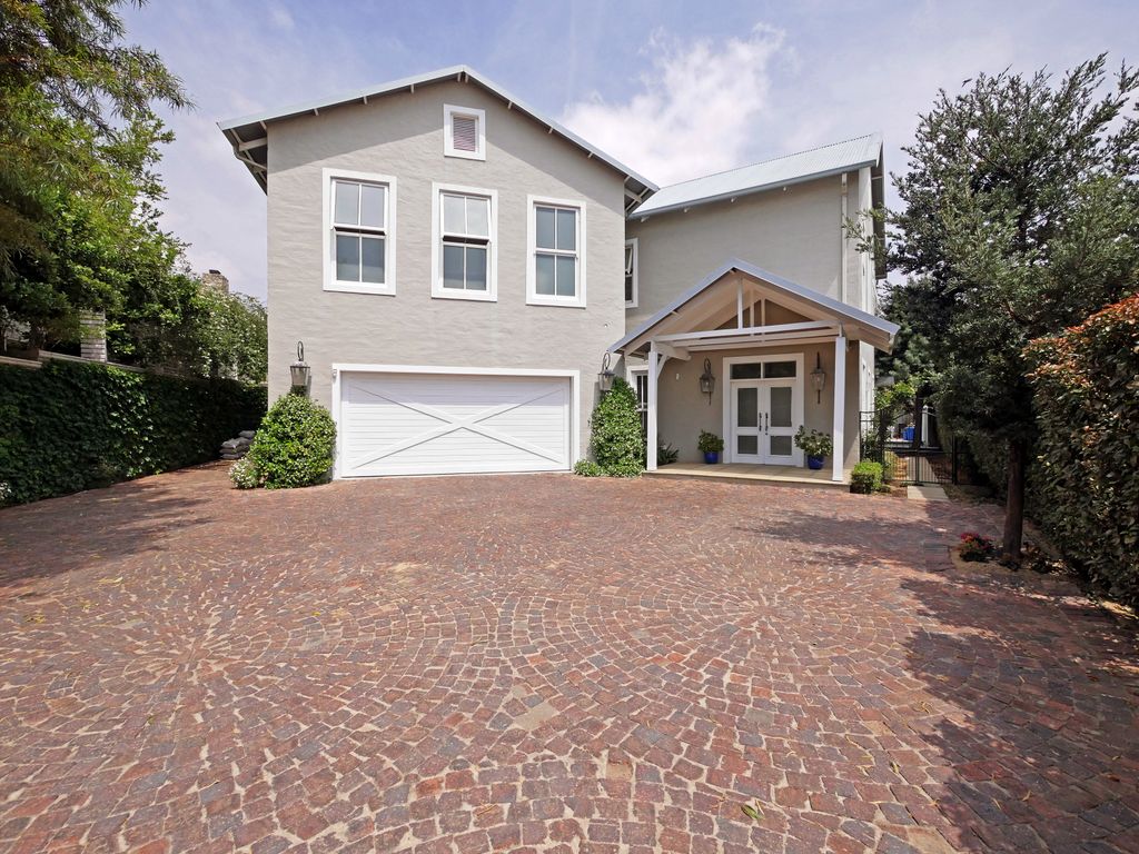 Property photo 2 of 23
