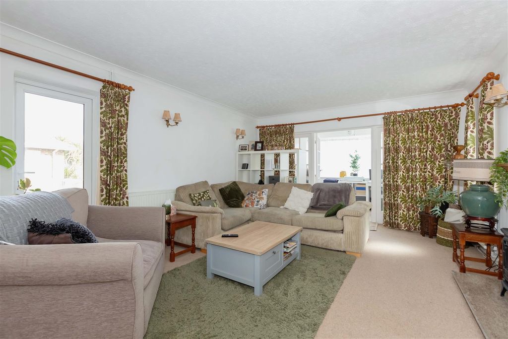 Property photo 3 of 17 Marine Crescent_3.Jpg