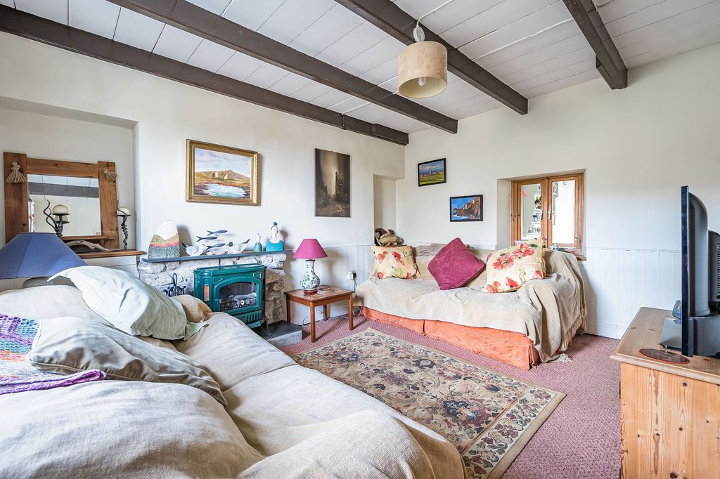 Property photo 2 of 21