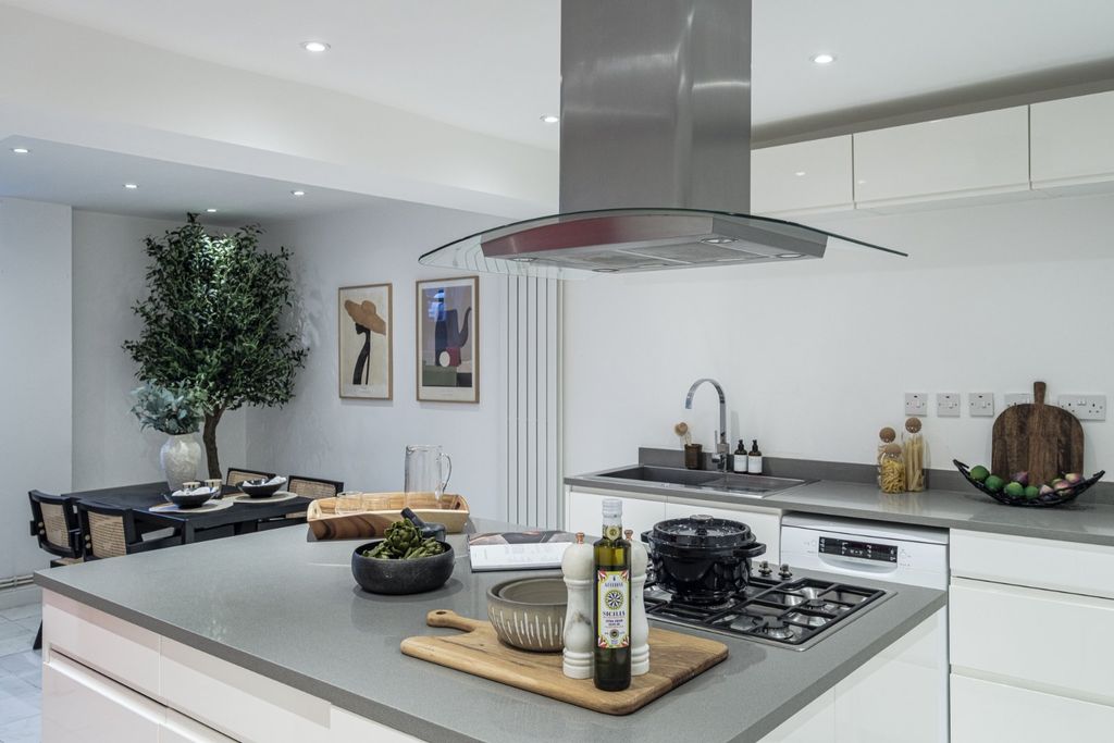 Property photo 3 of 29