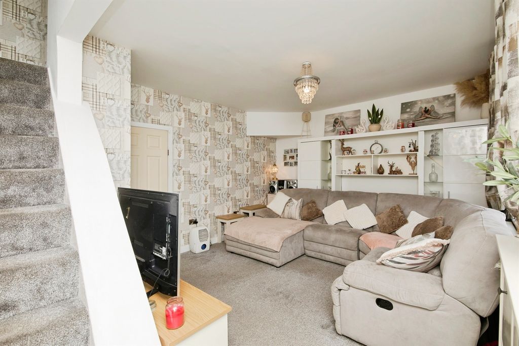 Property photo 2 of 20