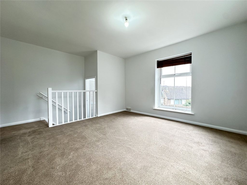 Property photo 2 of 9 Picture No. 32