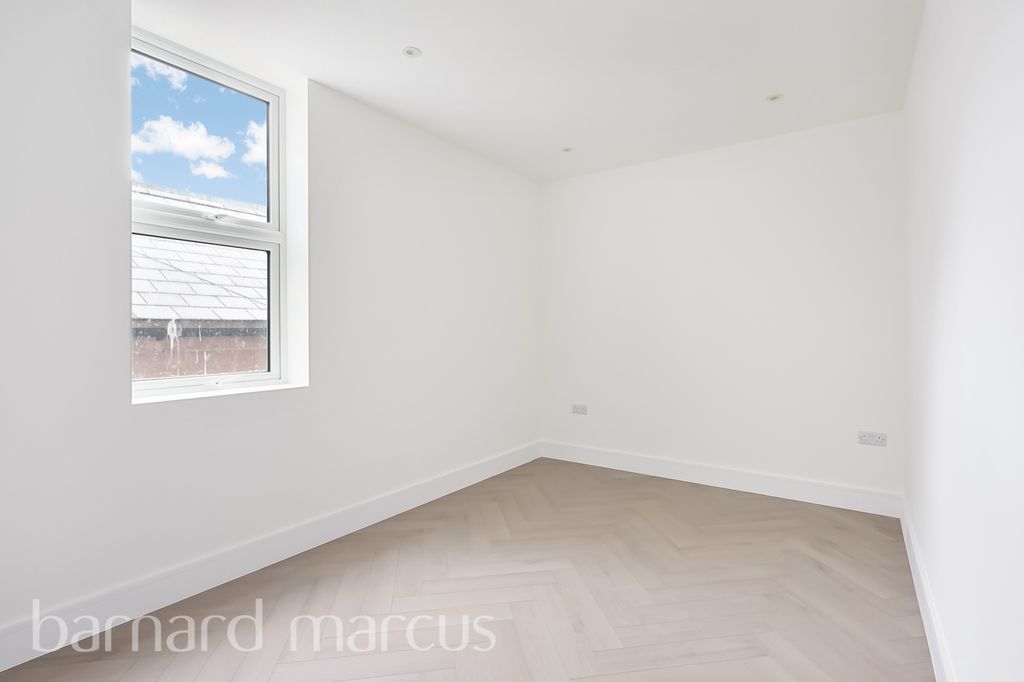 Property photo 3 of 7 Living Room