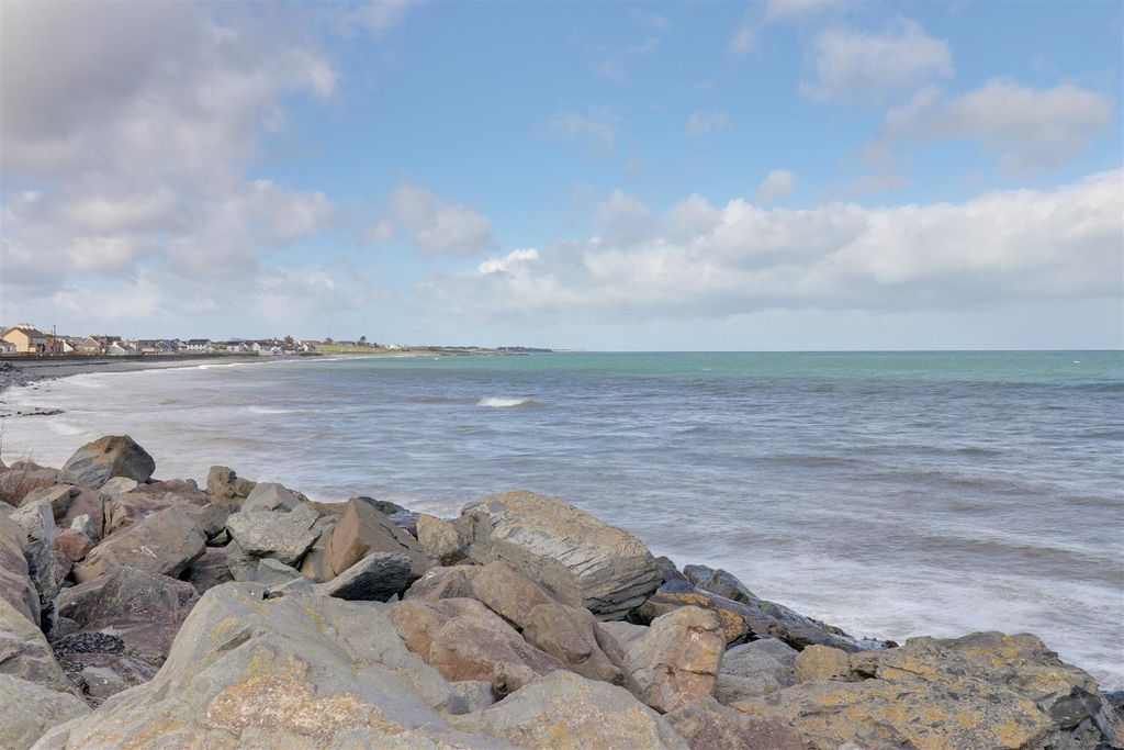 Property photo 2 of 20 Entrance