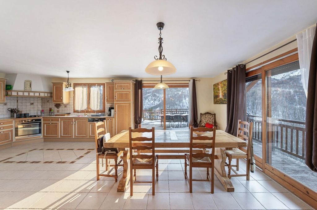 Property photo 3 of 12 Image