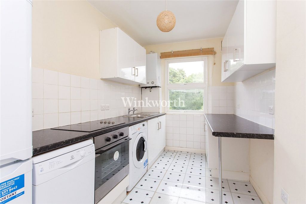 Property photo 3 of 8 Picture No. 12