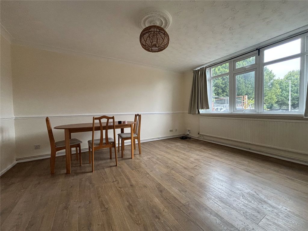 Property photo 2 of 6 Picture No. 01