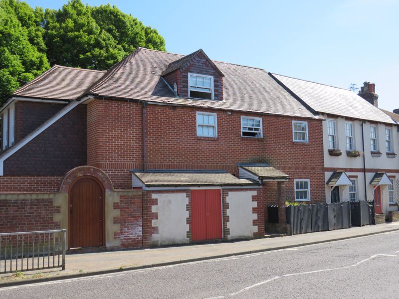 Property photo 1 of 8 Photo 9