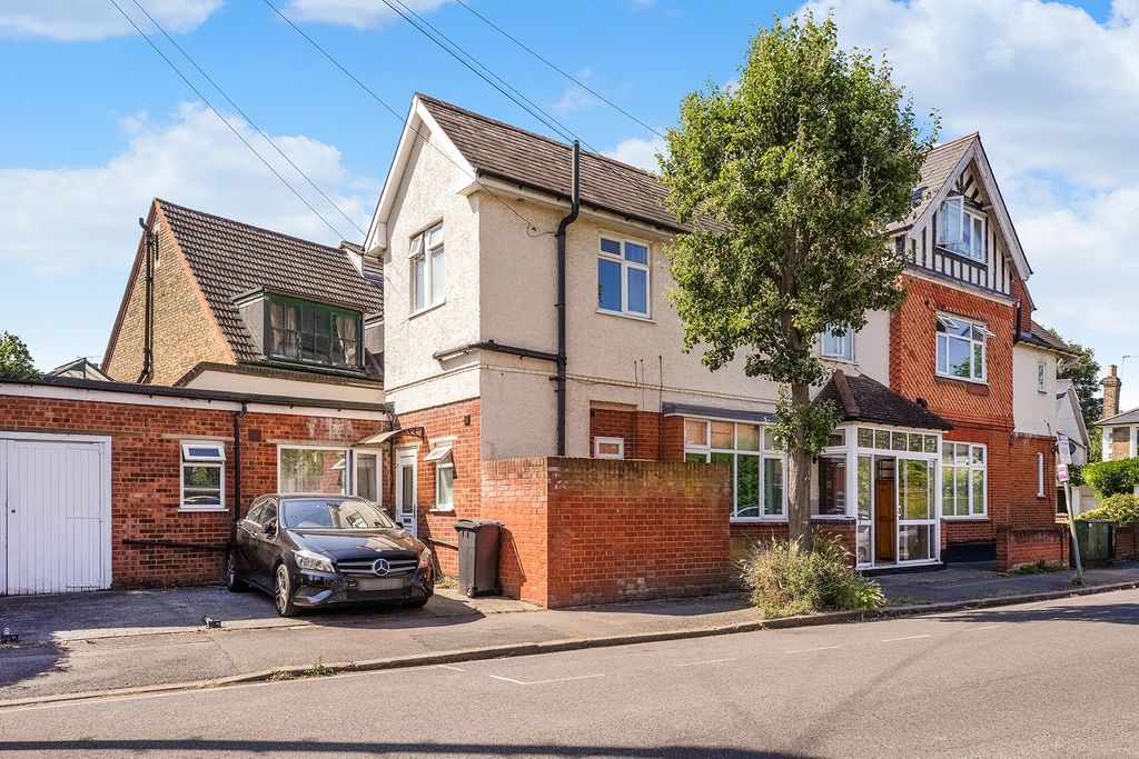 Property photo 1 of 5 6 Grove Lane (5)