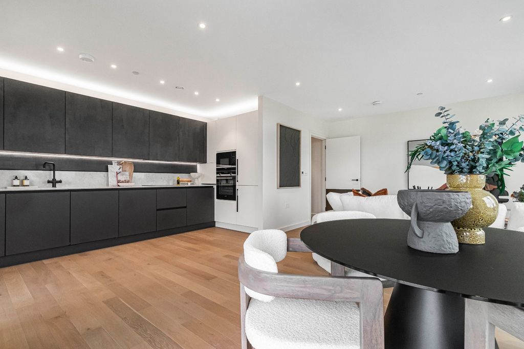 Property photo 3 of 25