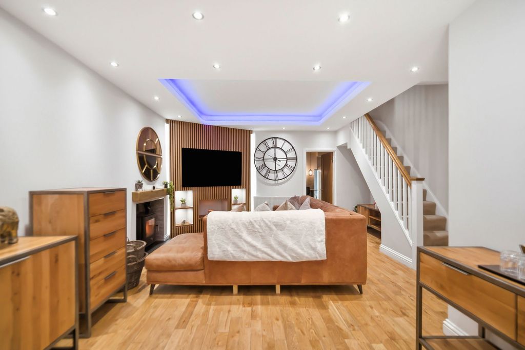 Property photo 2 of 39