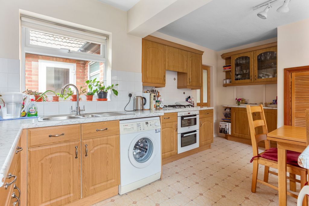 Additional image 11 of 3 bed detached bungalow for saleDryden Way, Liphook GU30