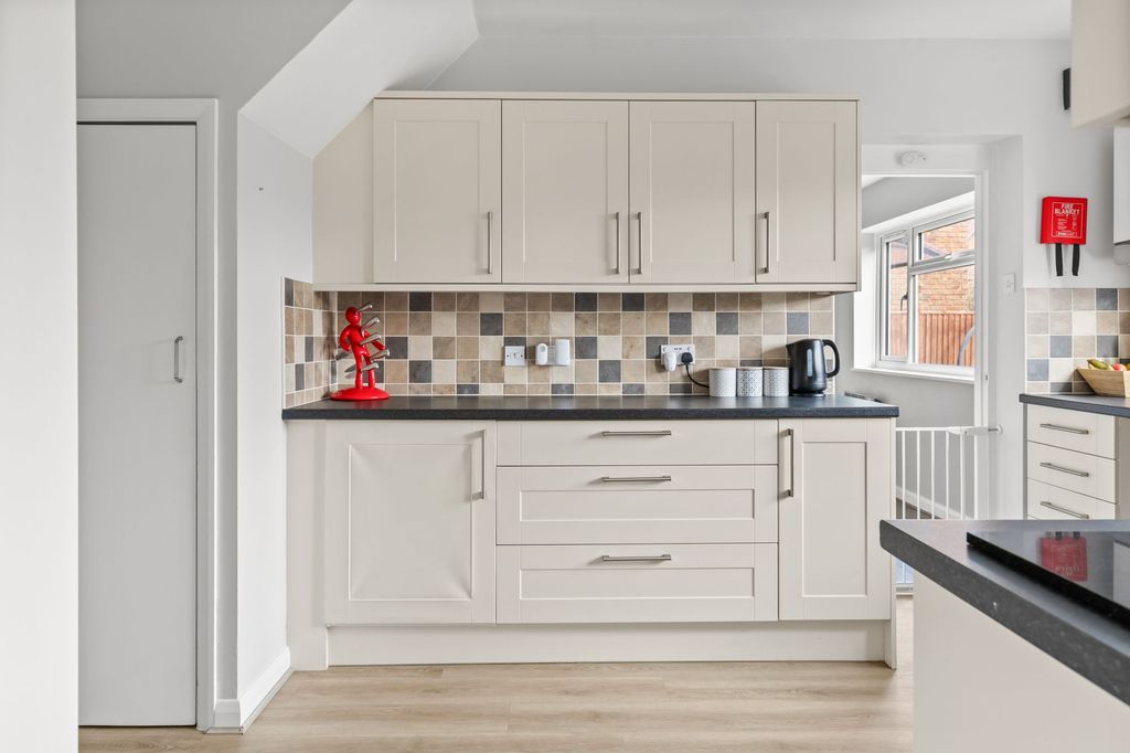 Property photo 2 of 32