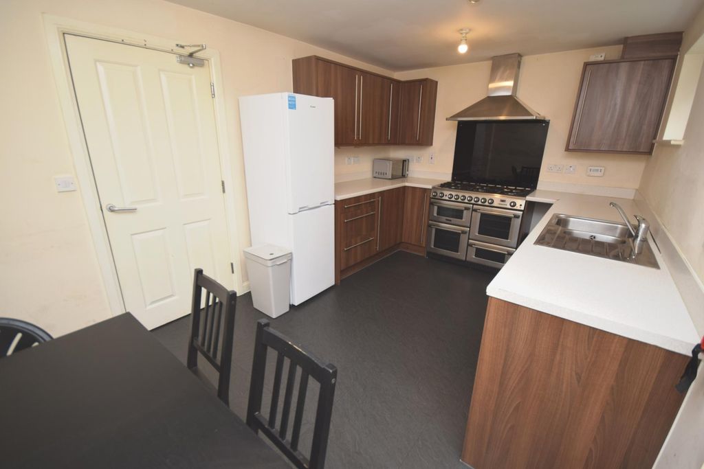 Property photo 2 of 12 Kitchen