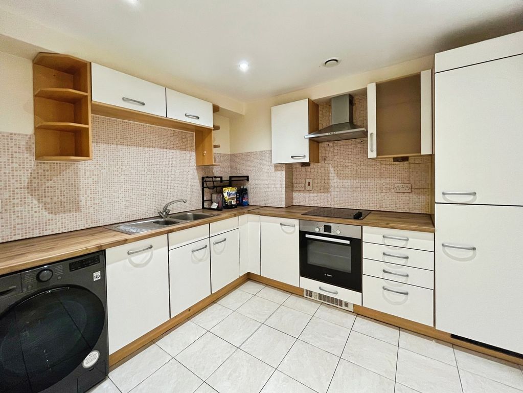 Property photo 3 of 10 Kitchen