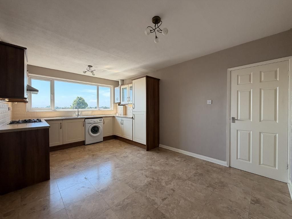 Property photo 3 of 16 Kitchen