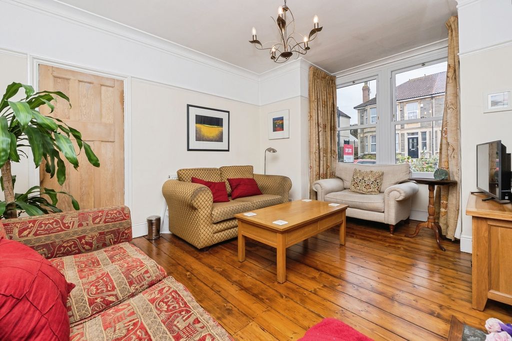 Property photo 3 of 20 Pbox-Img.Jpg