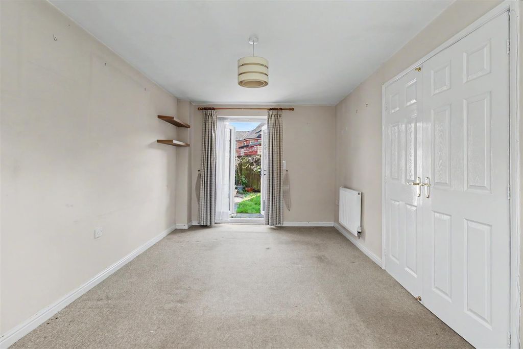 Property photo 3 of 23 Lounge