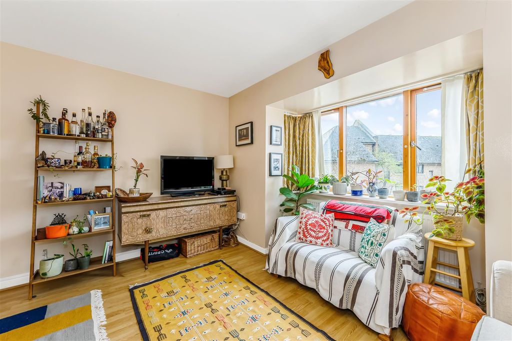 Property photo 2 of 15 23 Anglian Road-13.Jpg