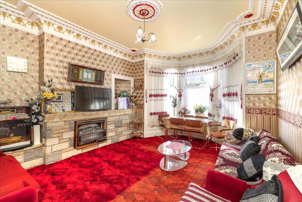 Property photo 2 of 27