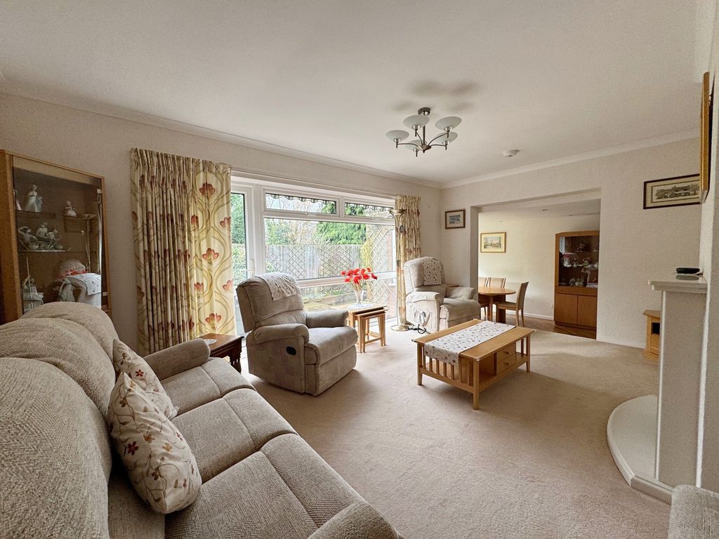 Property photo 2 of 21 Lounge