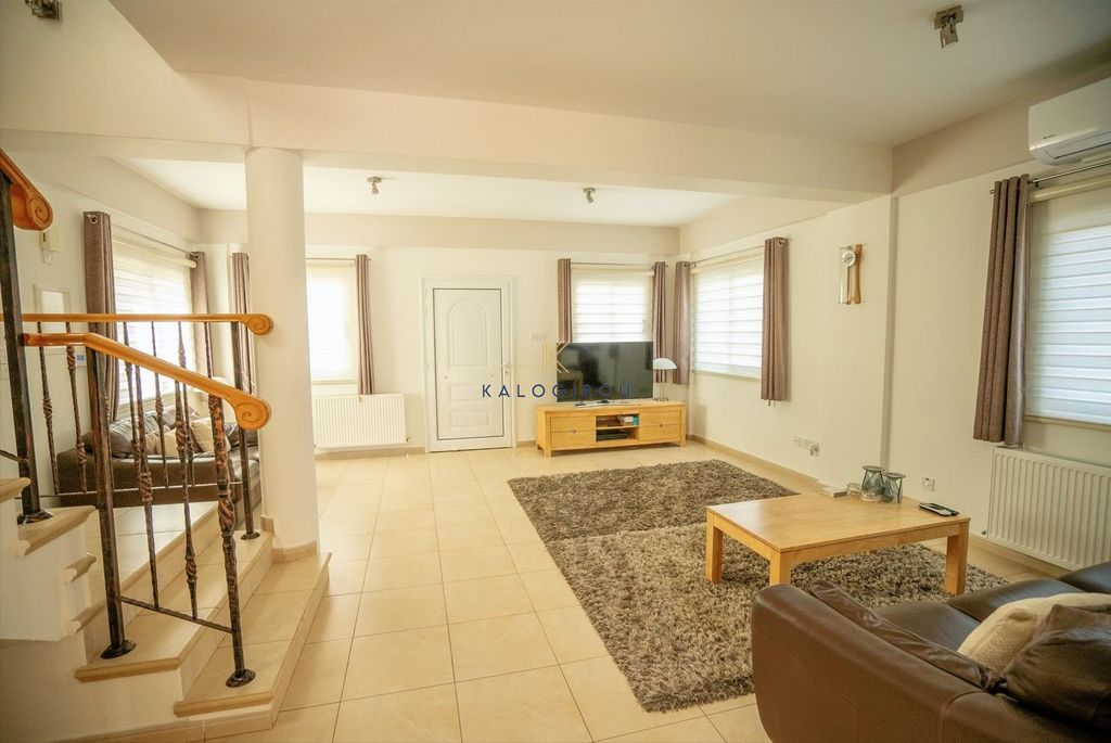 Property photo 3 of 33