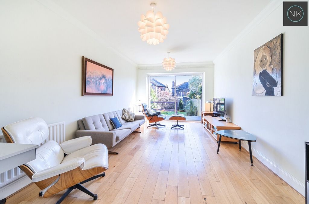 Property photo 2 of 27 3759525