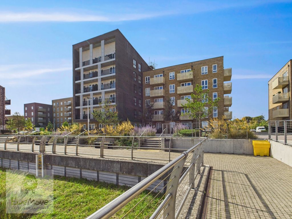 Property photo 2 of 22 Apartment Building