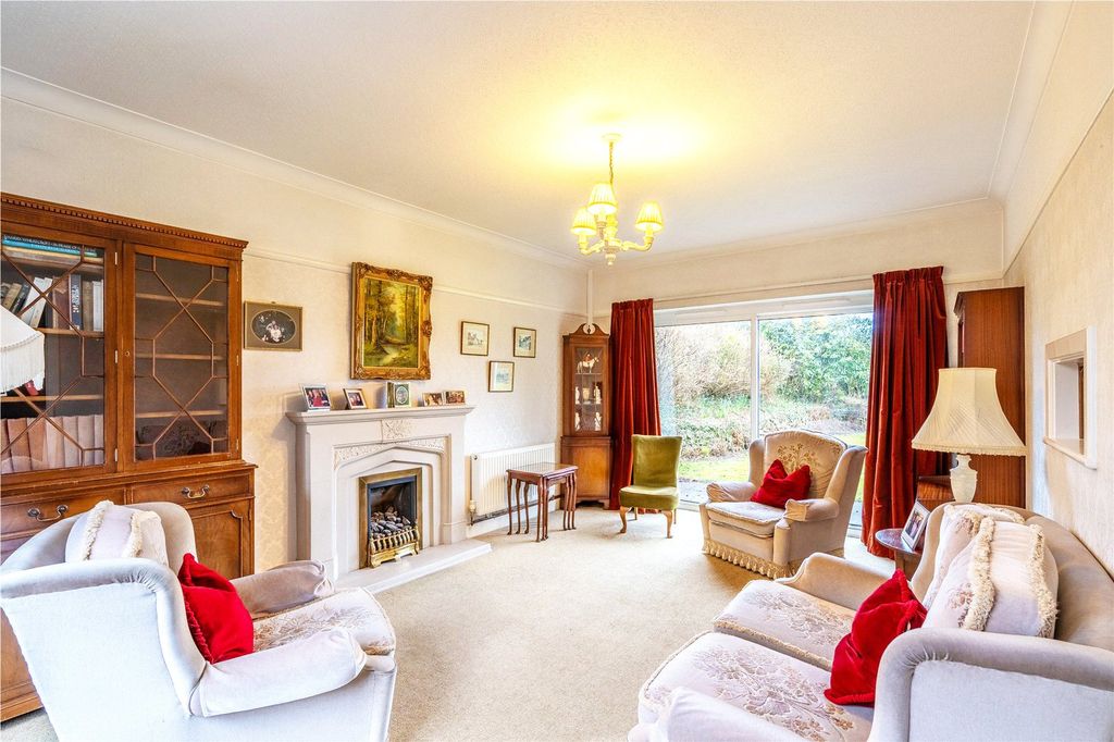 Property photo 2 of 34 Picture No. 77