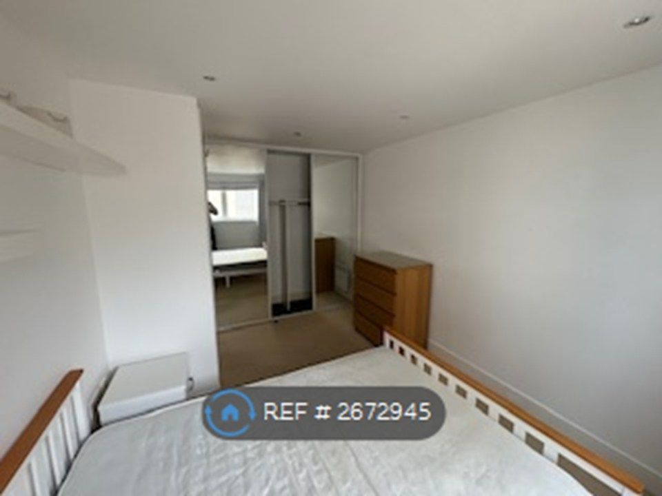 Property photo 2 of 8 Bedroom