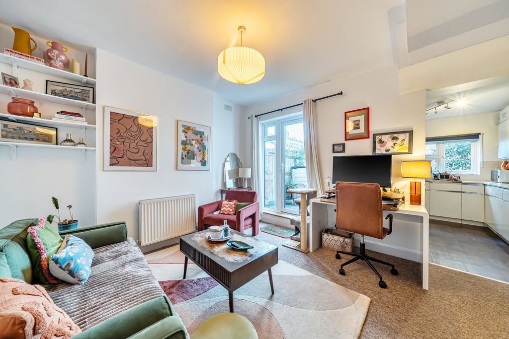 Property photo 2 of 6 Picture No. 15