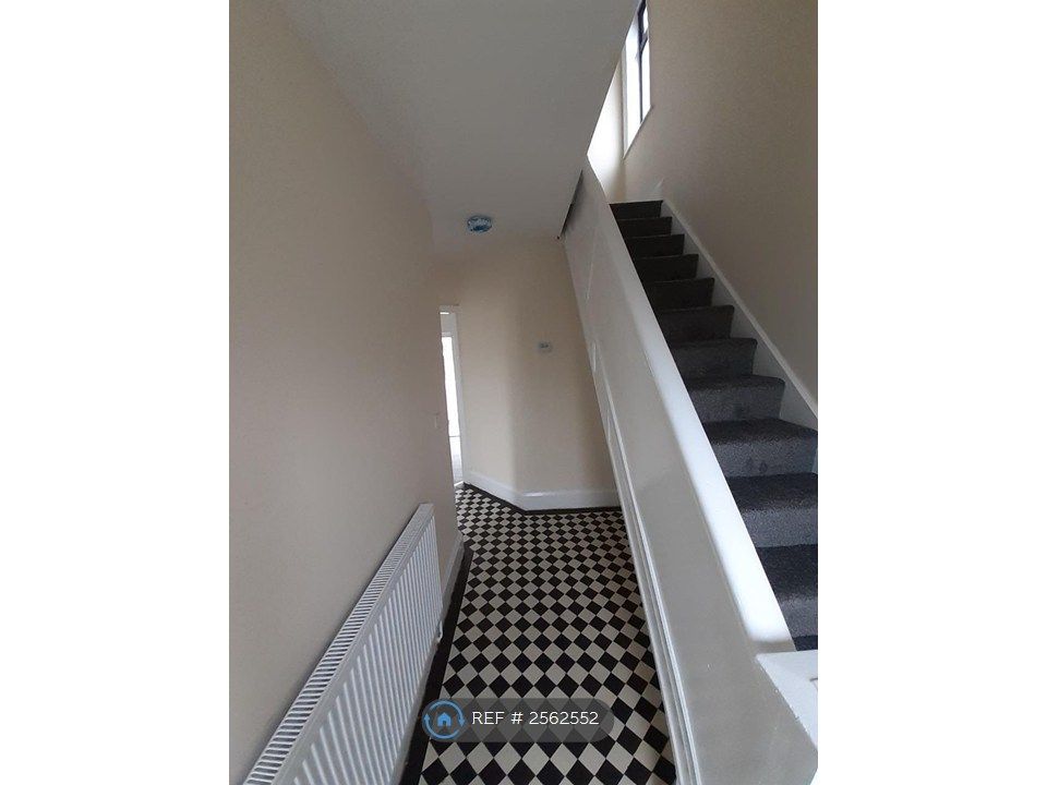 Property photo 2 of 16 Hallway