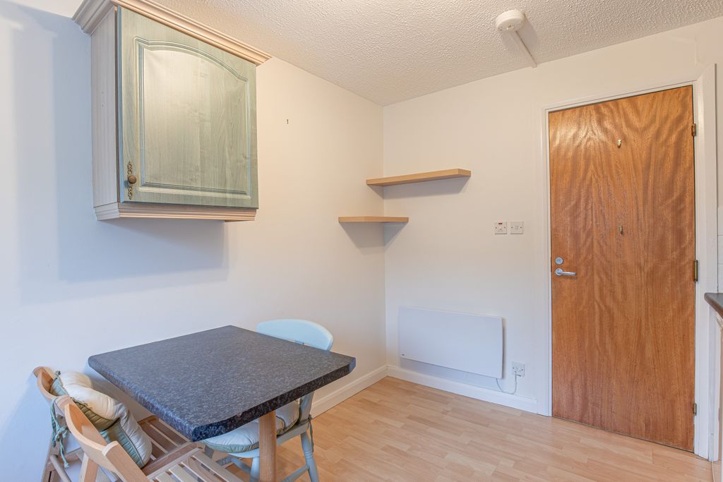 Property photo 3 of 12 Kitchenangle2