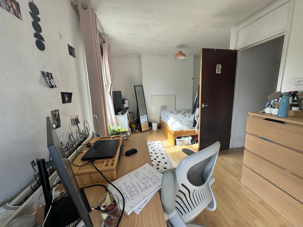Property photo 2 of 5